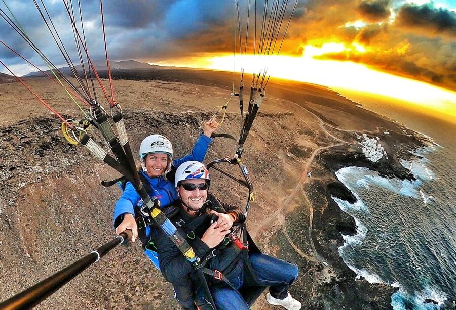 Lanzarote: Tandem Paragliding - What to wear and bring so the wind doesn’t steal your comfort
