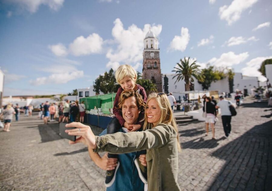 Lanzarote: Teguise Handicraft Market and La Graciosa Island - Paella and drinks on the docked ferry: what you’re actually paying for