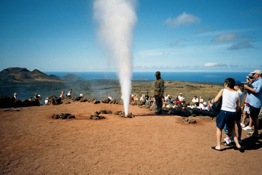 Lanzarote: Timanfaya National Park Tour - Timanfaya National Park by Coach: The Volcanic Beat You Can Feel