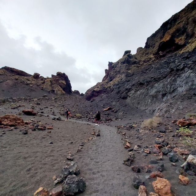Lanzarote: Timanfaya Natural Park Trekking Tour - What’s Included (and What You Still Need to Bring)