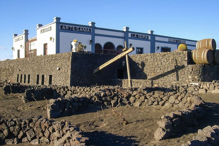 Lanzarote: Timanfaya Park and Jameos del Agua Full-Day Tour - Coach comfort and timing: what to expect in a 9–10 hour day