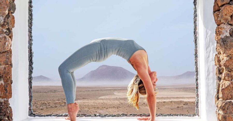 Lanzarote: Volcanic Yoga Session with Ocean Views - Ocean views, wind, and the outdoor vs studio reality