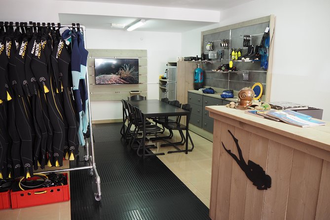 Make a private Try Dive, for your first Scuba experience! - The safety briefing and the medical form that keep it real
