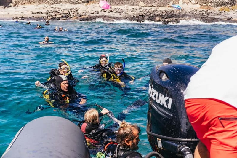 Museo Atlántico: Scuba Dive Lesson for Non-Certified Divers - Pool skill work after the first session
