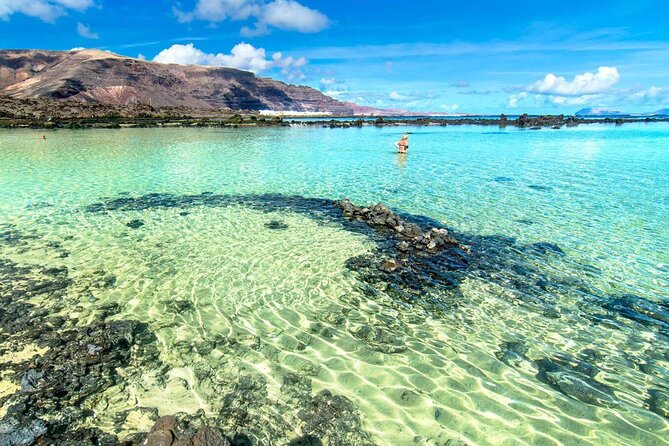 North Tour, Viewpoint, Brunch, White beach & lava pools - Mirador del Río: views of La Graciosa from Risco de Famara