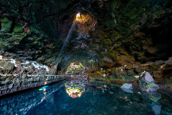 Private luxury Tour of Jameos del Agua and Cueva de los Verdes in Lanzarote - Price and Value: What $557.58 Covers
