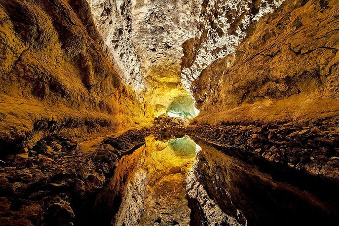 Private luxury Tour of Jameos del Agua and Cueva de los Verdes in Lanzarote - The Real Luxury: Private Time With an Official Guide