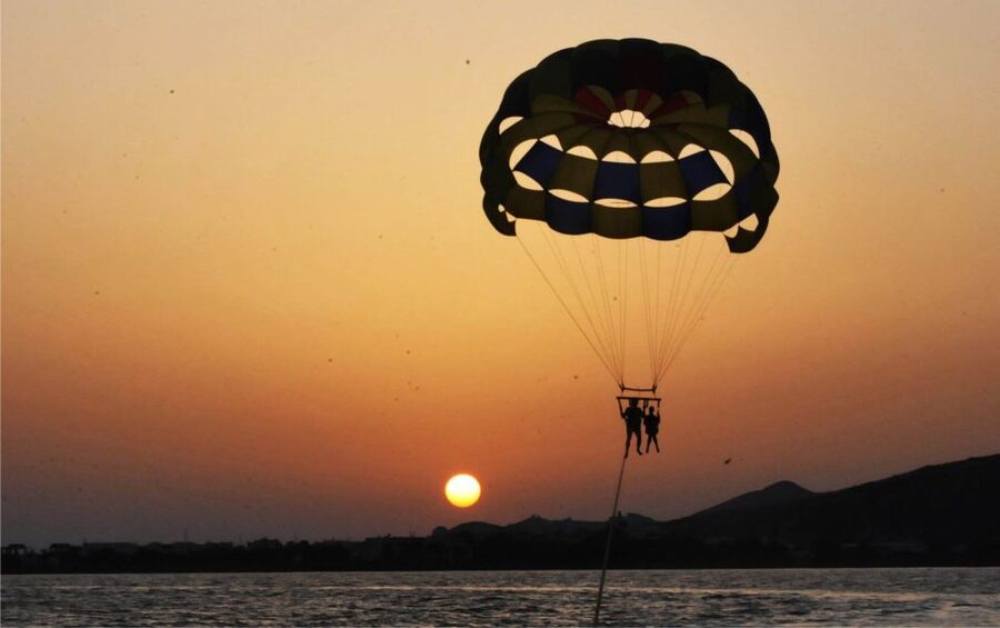 Puerto del Carmen: 10-Minute Parasailing Expereince - How a 10-minute parasail turns into the main memory of Lanzarote