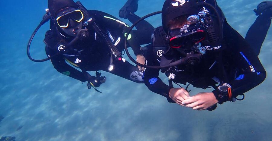 Puerto del Carmen: Try Scuba Diving from the beach - Playa Chica in Puerto del Carmen: a first-timer friendly starting point