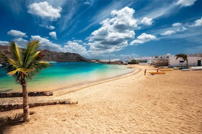 Roundtrip Ferry Transfer to La Graciosa with Free Wifi - Comfort and group size: what to expect in practice
