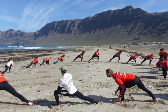 Surf class in Famara 9:15-12:00 or 11:45-14:30 (2h class) - Booking timing and how quickly it fills