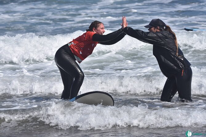Surf lessons in Famara 9:15-14:30h (4 hours of class) - 12:00 Break and a Second Coaching Round