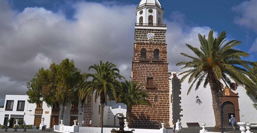 Teguise: Market and César Manrique Foundation Tour - Teguise Market Free Time: How to Make the Most of 2.5 Hours