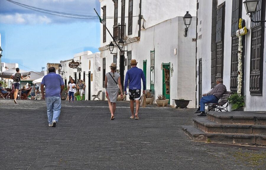Teguise: Market and César Manrique Foundation Tour - Practical Tips for a Smoother Day