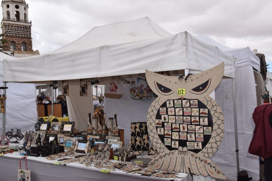Teguise: Market and César Manrique Foundation Tour - Getting There: Transfers from Costa Teguise and Puerto del Carmen