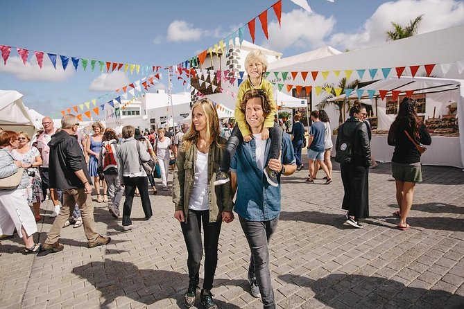 Teguise Market and La Graciosa Island Tour - Teguise Market on Sundays: crafts, food stalls, and what to buy with confidence