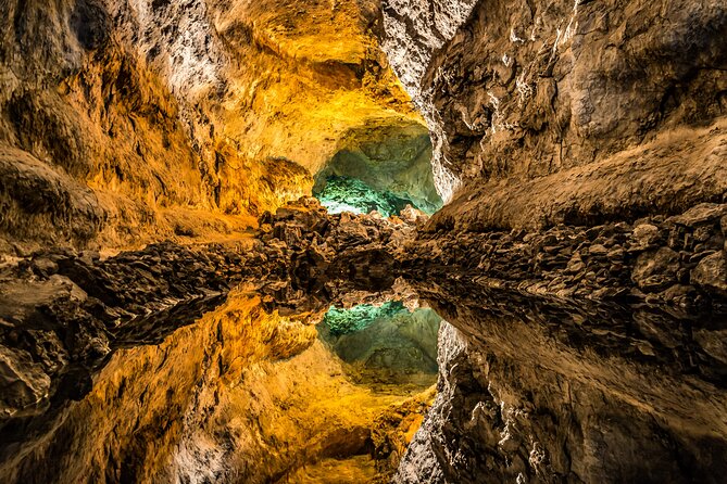 Timanfaya, Jameos Agua & Cueva Verdes - Highlights Lanzarote - The blind albino crab moment: why it’s more than a fun fact