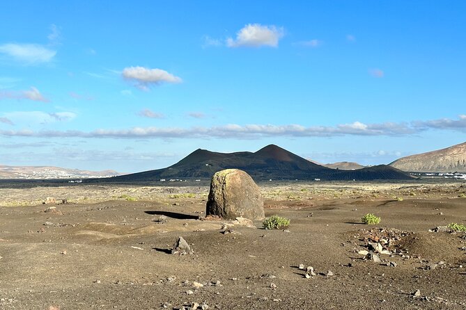 Timanfaya National Park Trekking with a Typical Canarian Snack - Route of El Cuervo: a 9 km volcanic walk you’ll actually understand