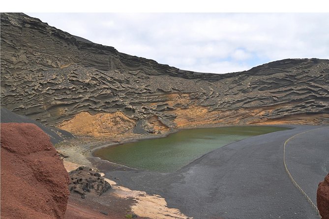 Tour Lanzarote South with Winery Visit - Guide quality and language: what makes the day feel smooth