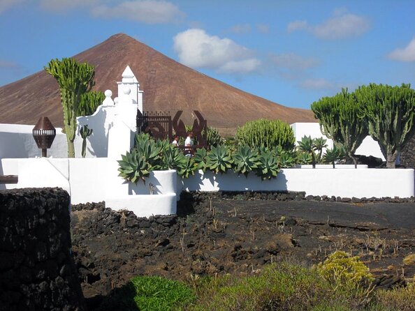 Tour Teguise market + Cesar Manrique Foundation - Key points worth knowing