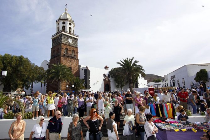 Tour Teguise market + Cesar Manrique Foundation - Teguise Market: the old capital you can actually use