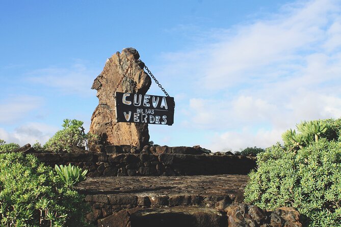 Tour to Timanfaya, Jameos del Agua, Cueva de los Verdes and viewpoint from the cliff - Camel Shed: fun optional add-on, but it can affect your schedule