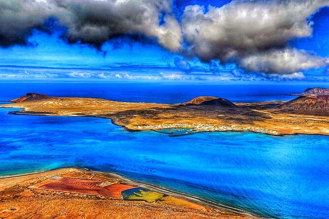Tour to Timanfaya, Jameos del Agua, Cueva de los Verdes and viewpoint from the cliff - Cueva de los Verdes: the underground start that sets the tone