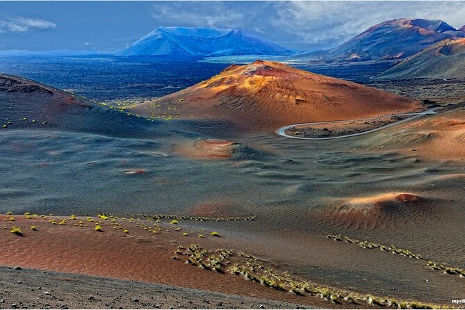 Tour to Timanfaya, La Geria and Laguna Verde for cruise passengers - El Lago Verde (Charco de los Clicos): quick green in a crater
