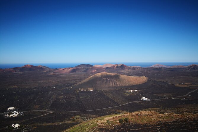 Vineyards of La Geria hiking tour - Guides and group size: why the experience feels personal