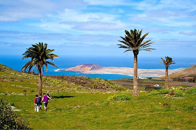 Walking Tour through La Corona Volcano and Famara Cliff - Pace, Terrain, and What to Pack (So Your Legs Agree)